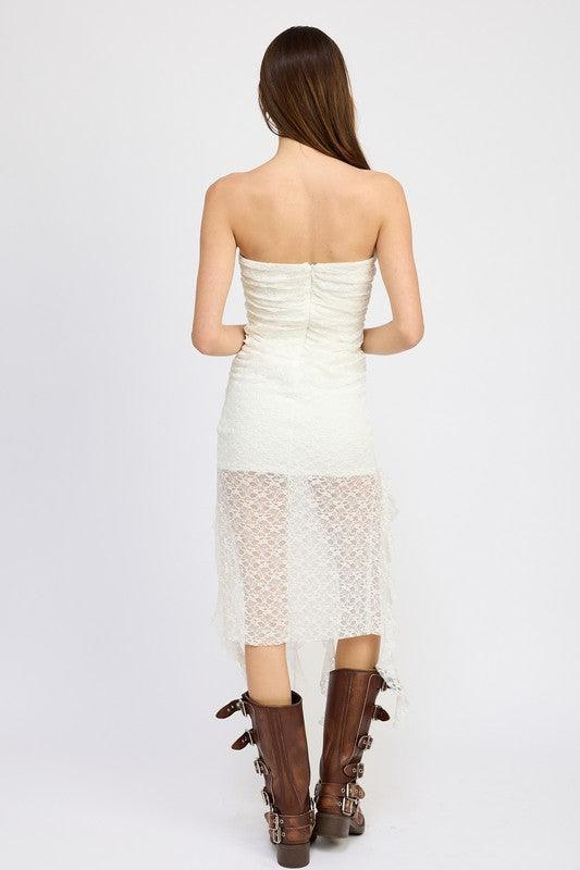 LACE TUBE DRESS WTIH RUFFLE DETAIL.