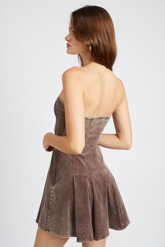 PLEATED STRAPLESS MINI DRESS.