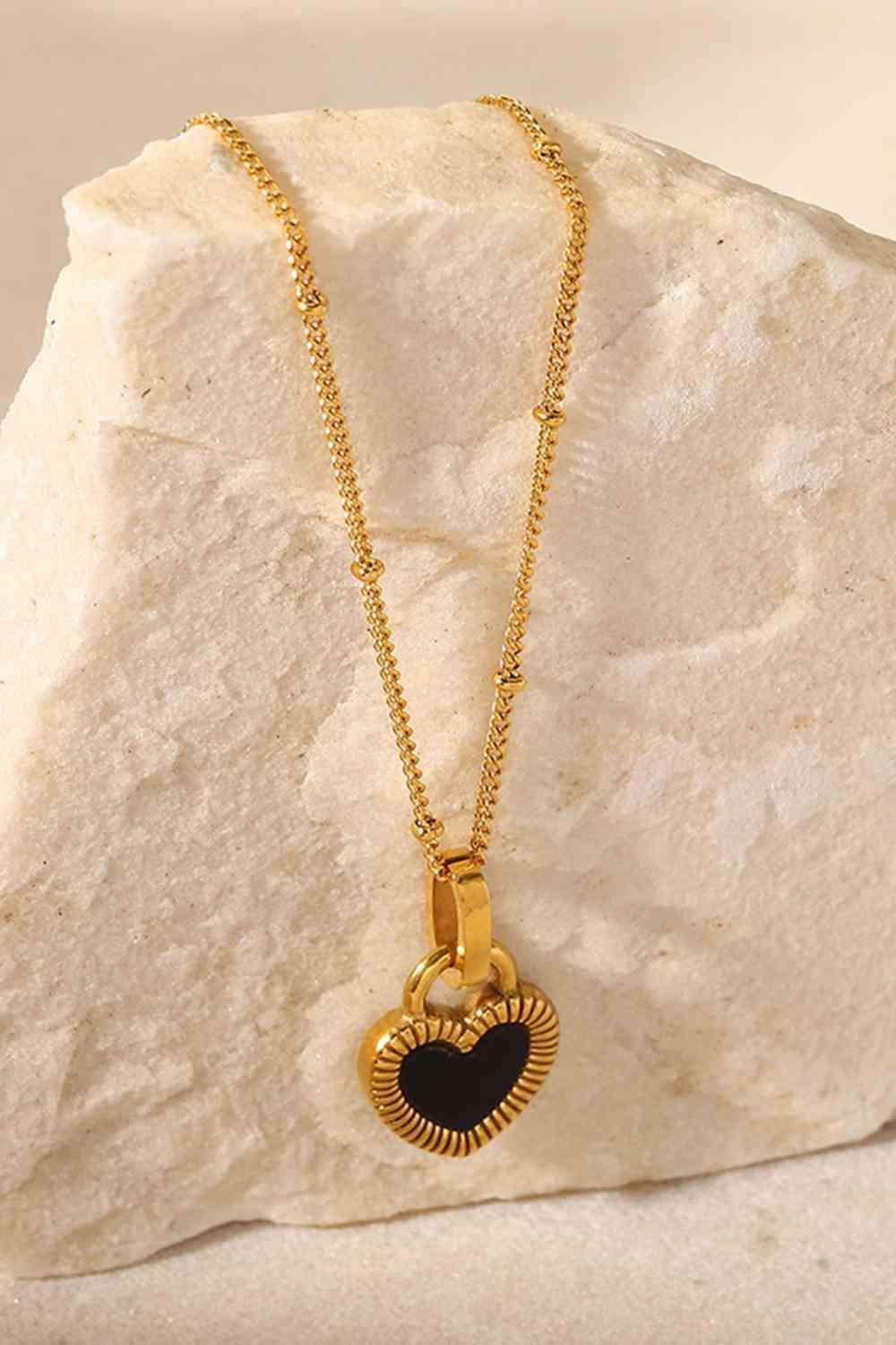 Contrast Heart Pendant Necklace.