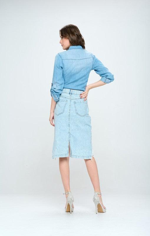 FRONT DESTROYED DENIM SKIRT.