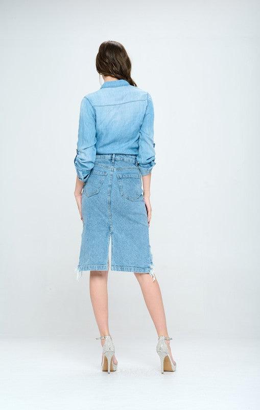 FRONT DESTROYED DENIM SKIRT.