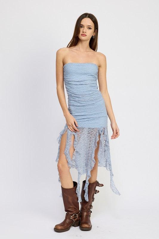 LACE TUBE DRESS WTIH RUFFLE DETAIL.