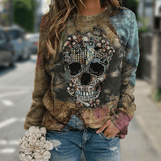 Long sleeve skull print sweatshirt.
