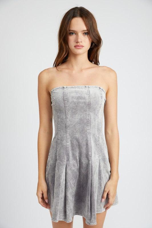 PLEATED STRAPLESS MINI DRESS.