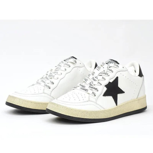 Urban Chic Starburst Women's Tennis Shoes in dusty white boast a unique flair with their contrasting color star and laces featuring inscriptions, lending a streetwear aesthetic to this timeless style. Achieve that effortlessly lived-in appearance with these ultra-comfortable sneakers designed for all-day wear, regardless of your daily adventures.